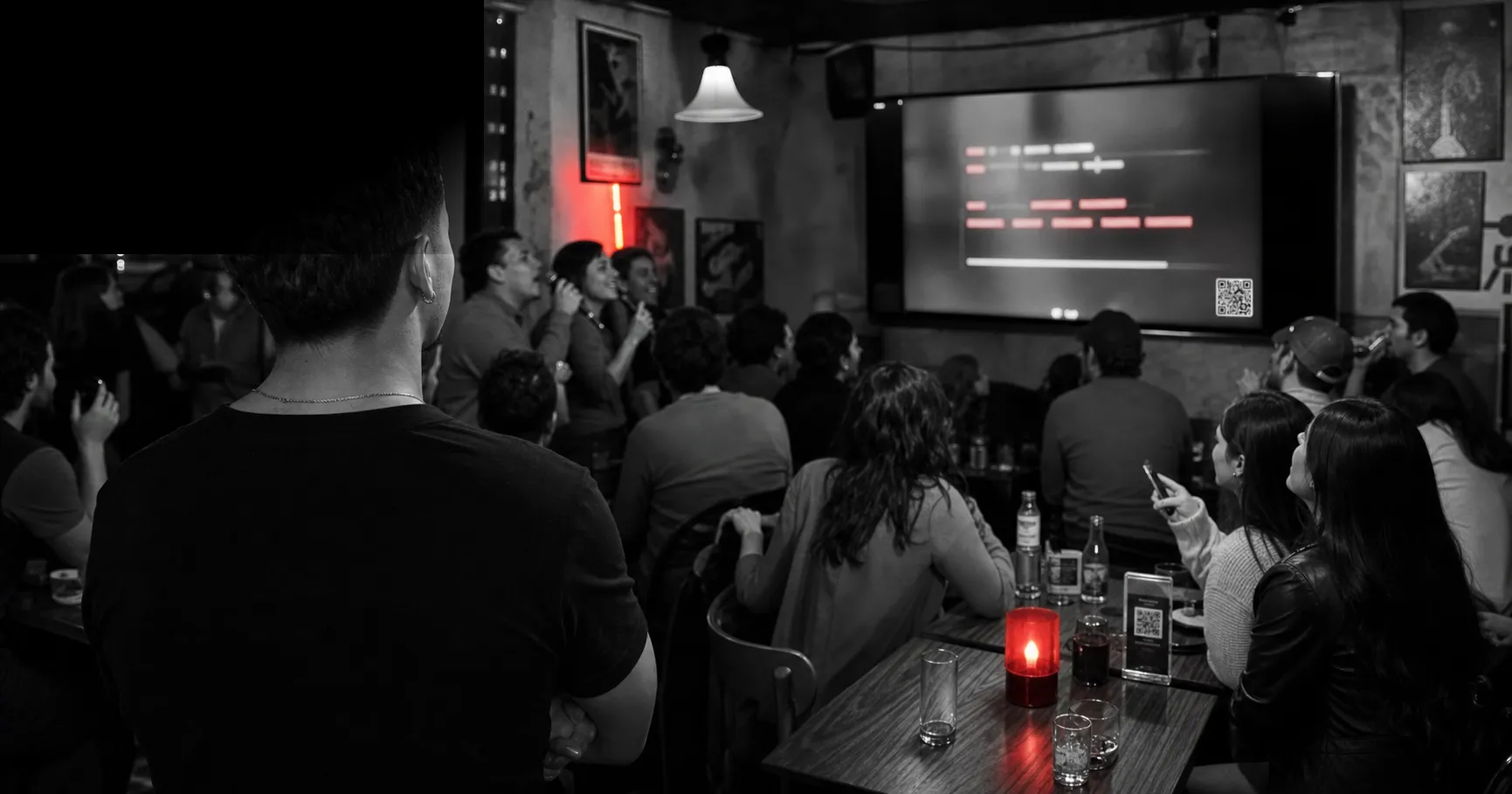 Administrador observando una noche activa con Repítela en un bar